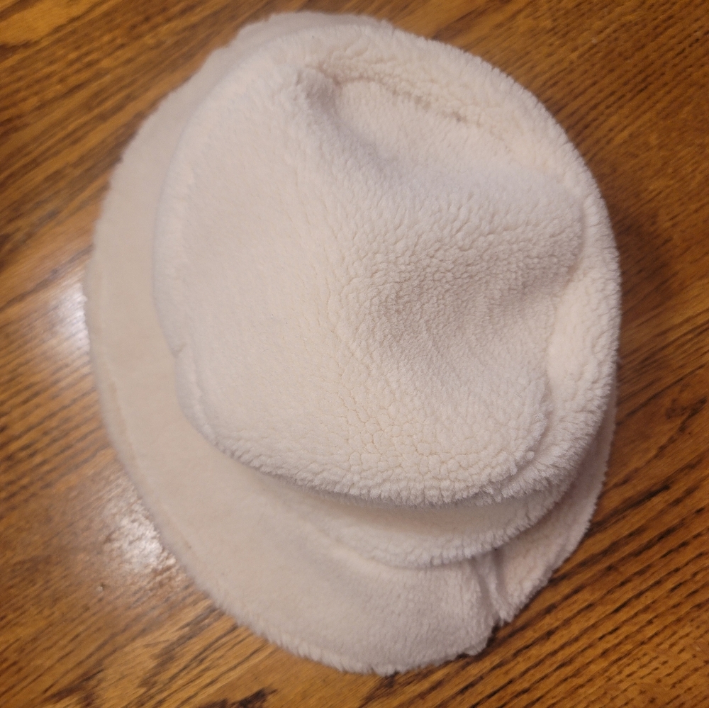 Just Fab Cream Sherpa Fleece Bucket Hat